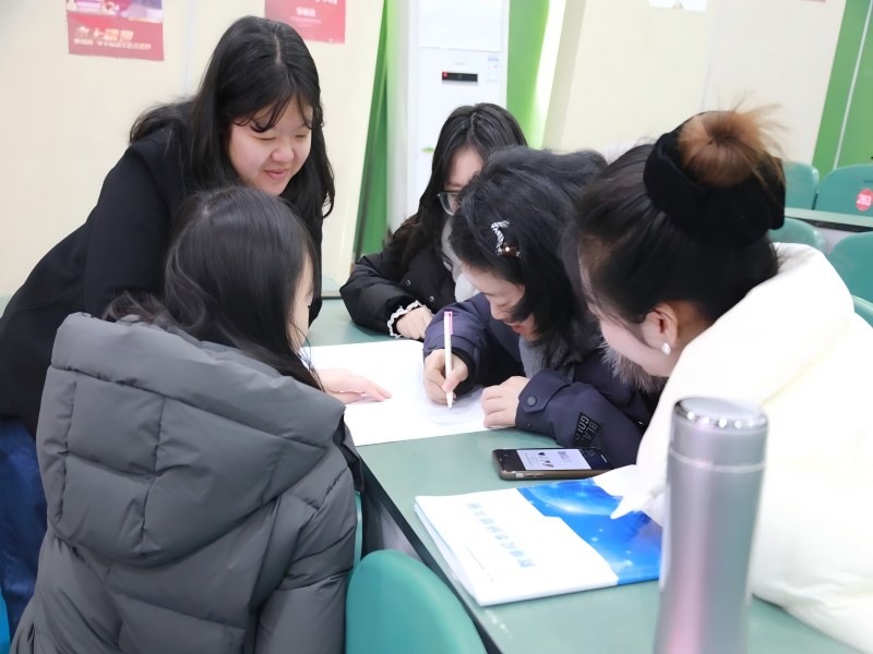 安州区举办中小学美术教师专项培训会